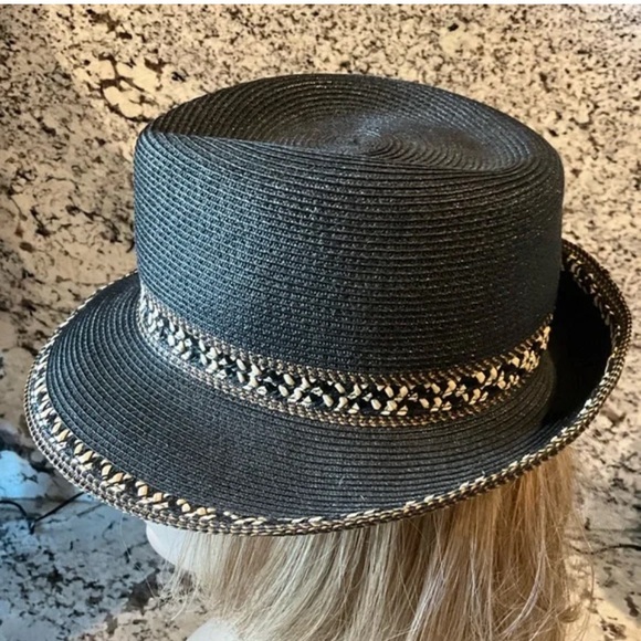 Eric Javits - Black Fedora with Tan Patterned Band - UPF 50+ - Picture 2 of 7